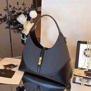 Elegant Black Leather Women's Bag